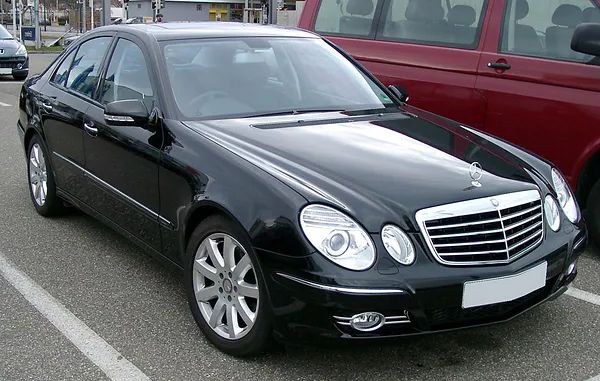 Mercedes Benz Klasa E W211 (20022009) skrzynka