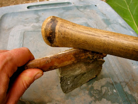 Splitting the cannon bone for a bone awl