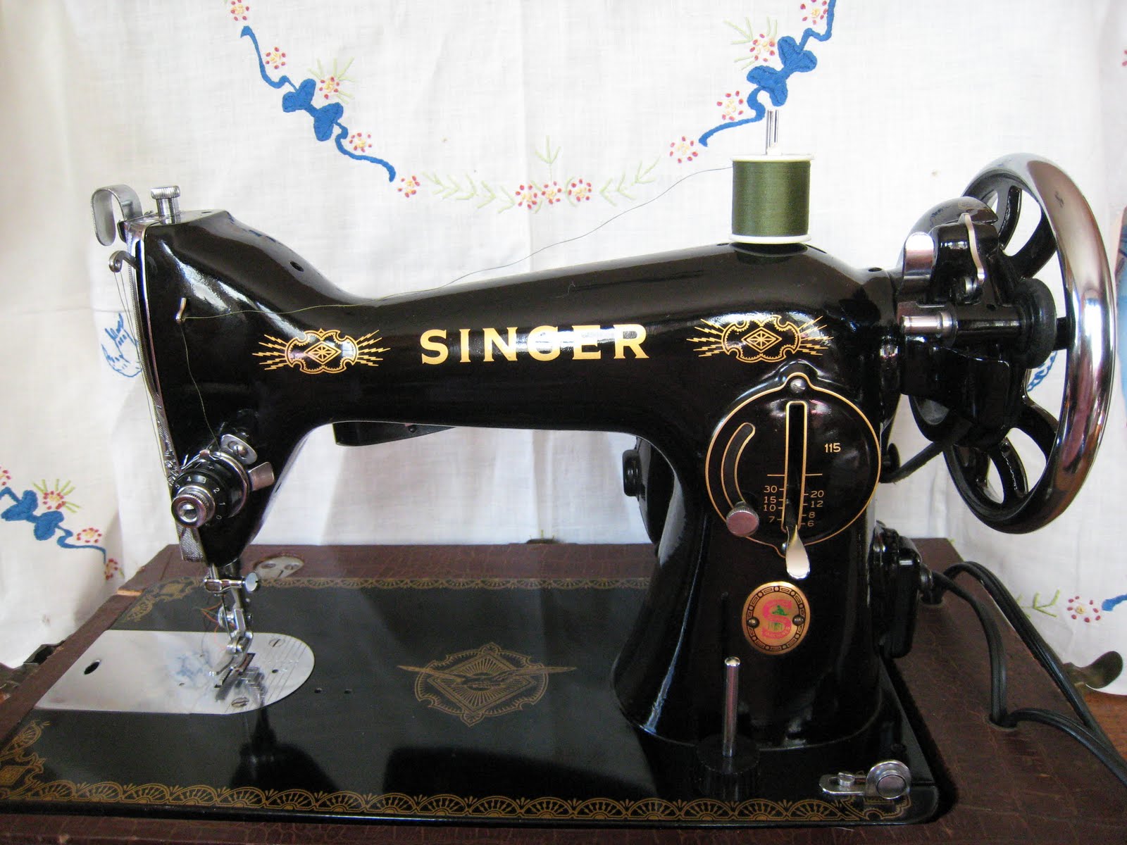 The Vintage Seamstress: Scarce Singer Model 179 just in...