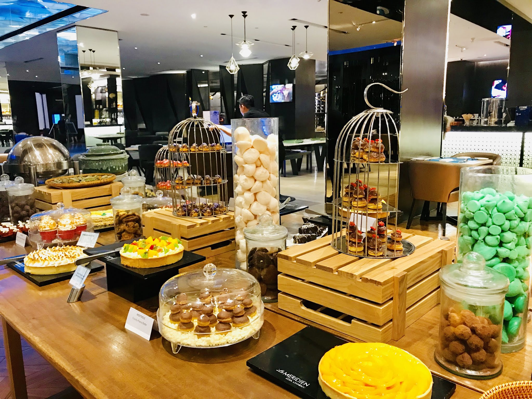 Elevated Weekend Dinner Buffet Experience With Le Meridien Kota Kinabalu Elevated Weekend Dinner Buffet Experience With Le Meridien Kota Kinabalu