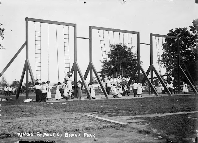 Anillos y postes, Bronx Park, Nueva York.  1911.