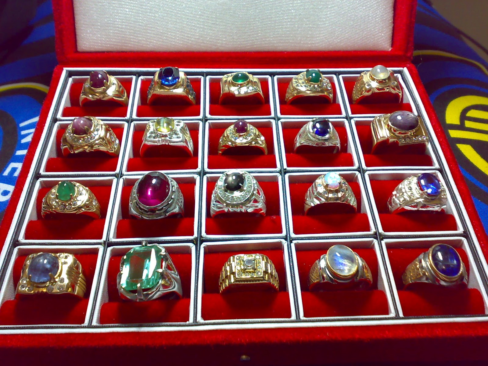 Aji Setiawan Bangkit: Batu Permata