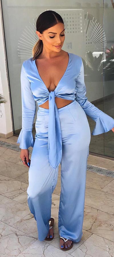 Spring is here! Need spring outfit inspiration? Check out these 29 Chic Spring Outfits That Look Effortlessly Sexy and Cool. Silk Satin dress | Spring Fashion + Spring Wear via higiggle.com #fashion #spring #style #chic