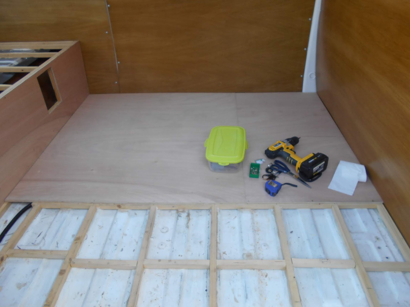 BohemiVan VANLIFE Fitting a Campervan Subfloor and Lino