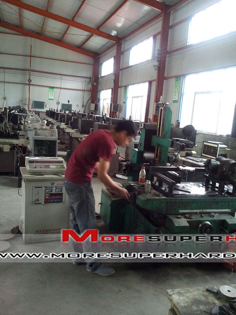Factors affecting surface roughness of grinding machine and improvement