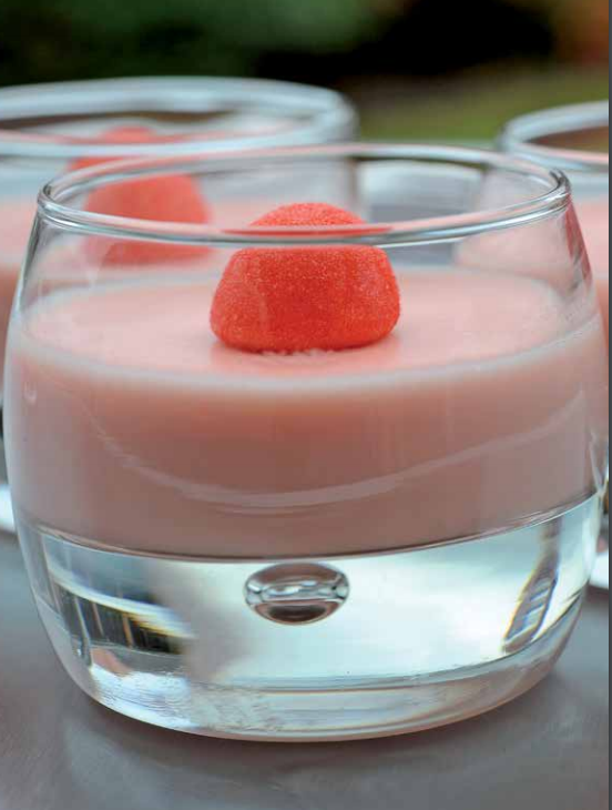 Panna cotta aux fraises tagada les pieds sous la table