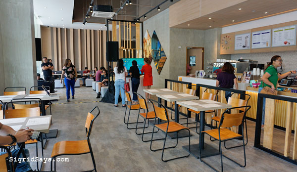 The Coffee Bean and Tea Leaf Bacolod - Bacolod restaurant - Bacolod cafe - Bacolod blogger - Ayala Malls Capitol Central - Bacolod store - interior design