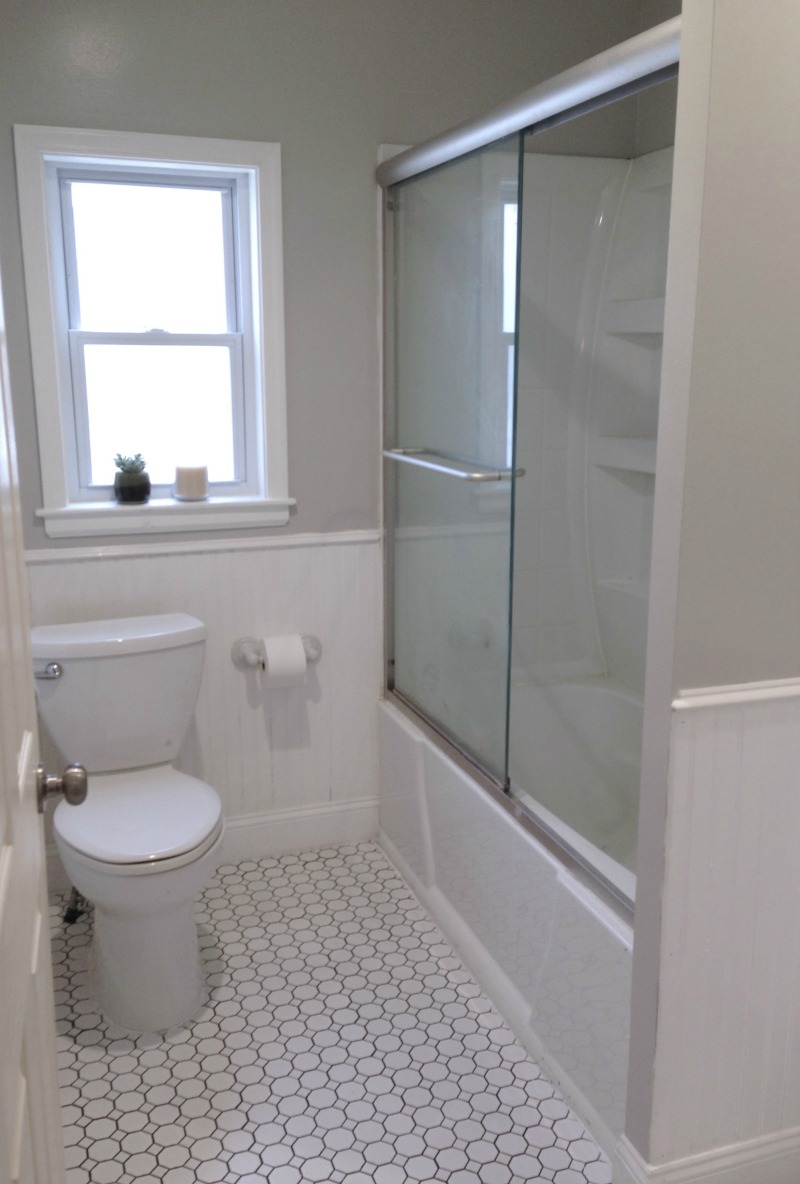 5 Tips for Remodeling Small Bathrooms | A Hopeful Hood