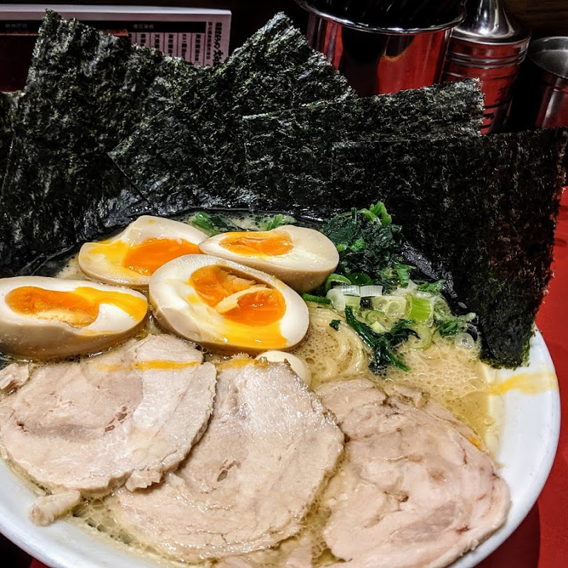 海苔特色造型的橫濱系大和家拉麵