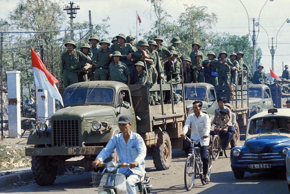 Vietnam War Over 40 Years Ago: 75 Breathtaking Color Photos of the Fall ...