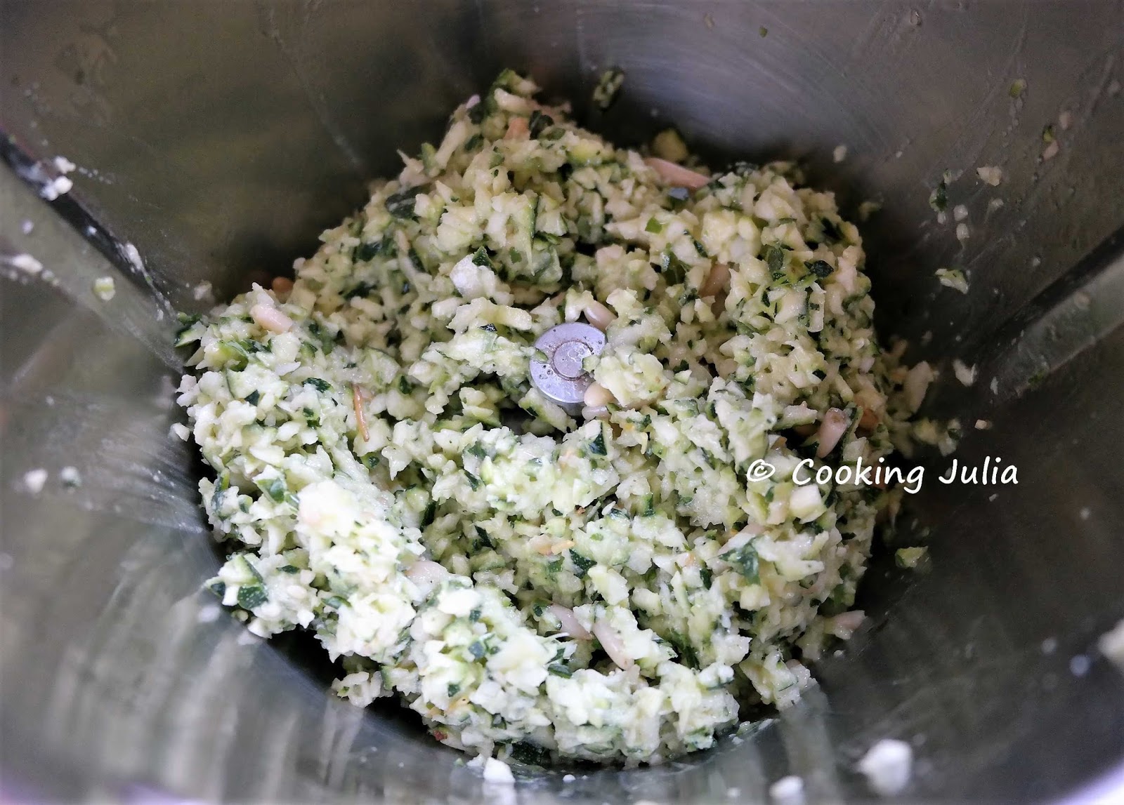PESTO DE COURGETTES CRUES - Healthy Julia