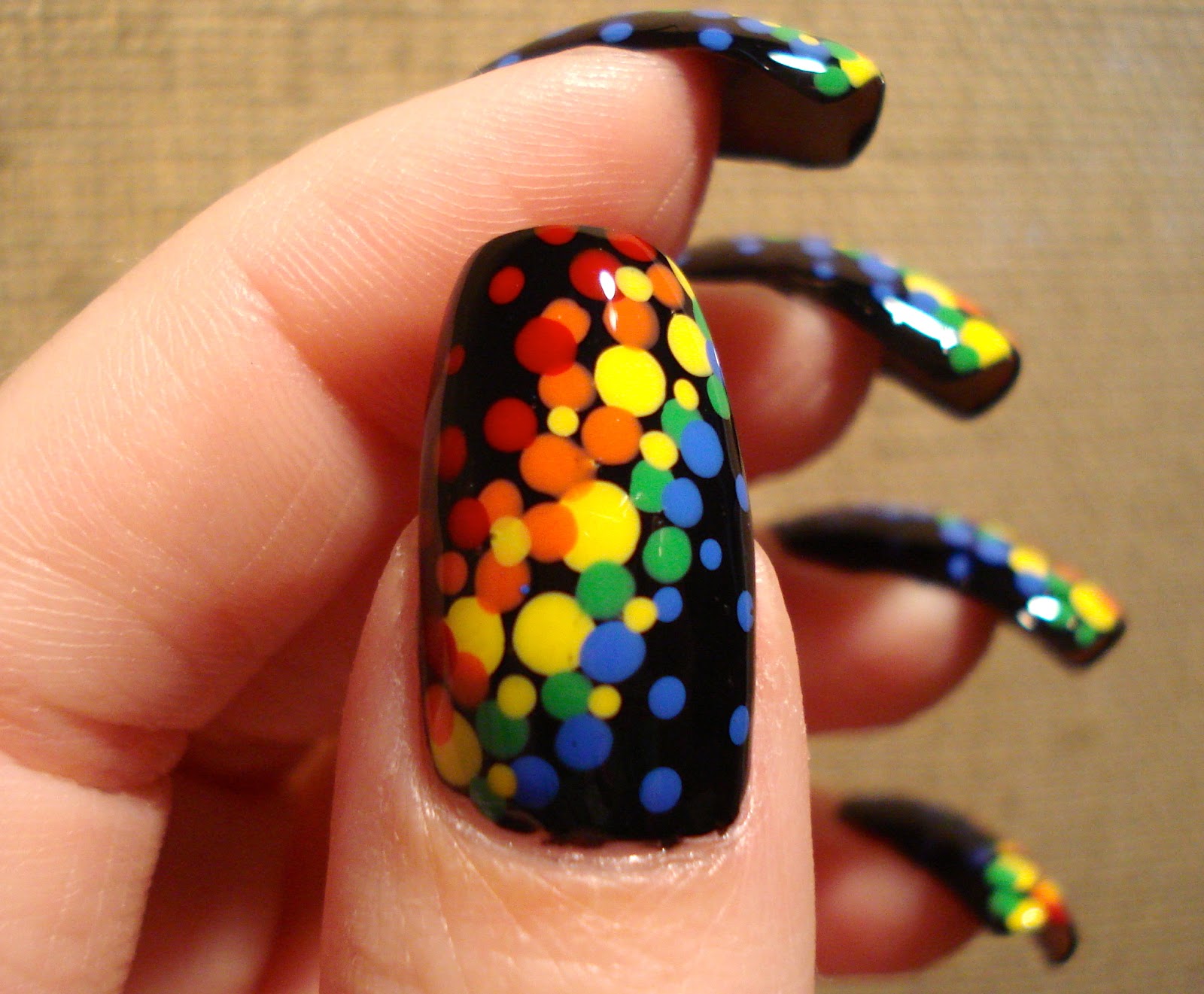 Little Miss Nailpolish: Dotted Rainbow Nails - swatches