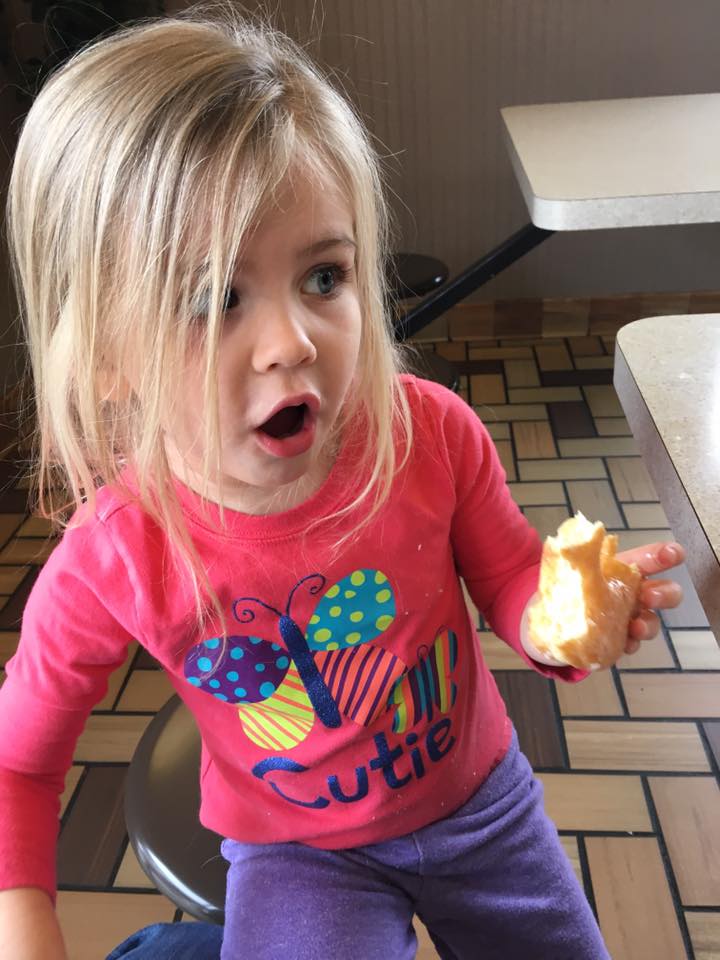 папа стал мамой. малышка разрешила. Transgender kid mother. папа стал мамой. дочка разрешила папе.