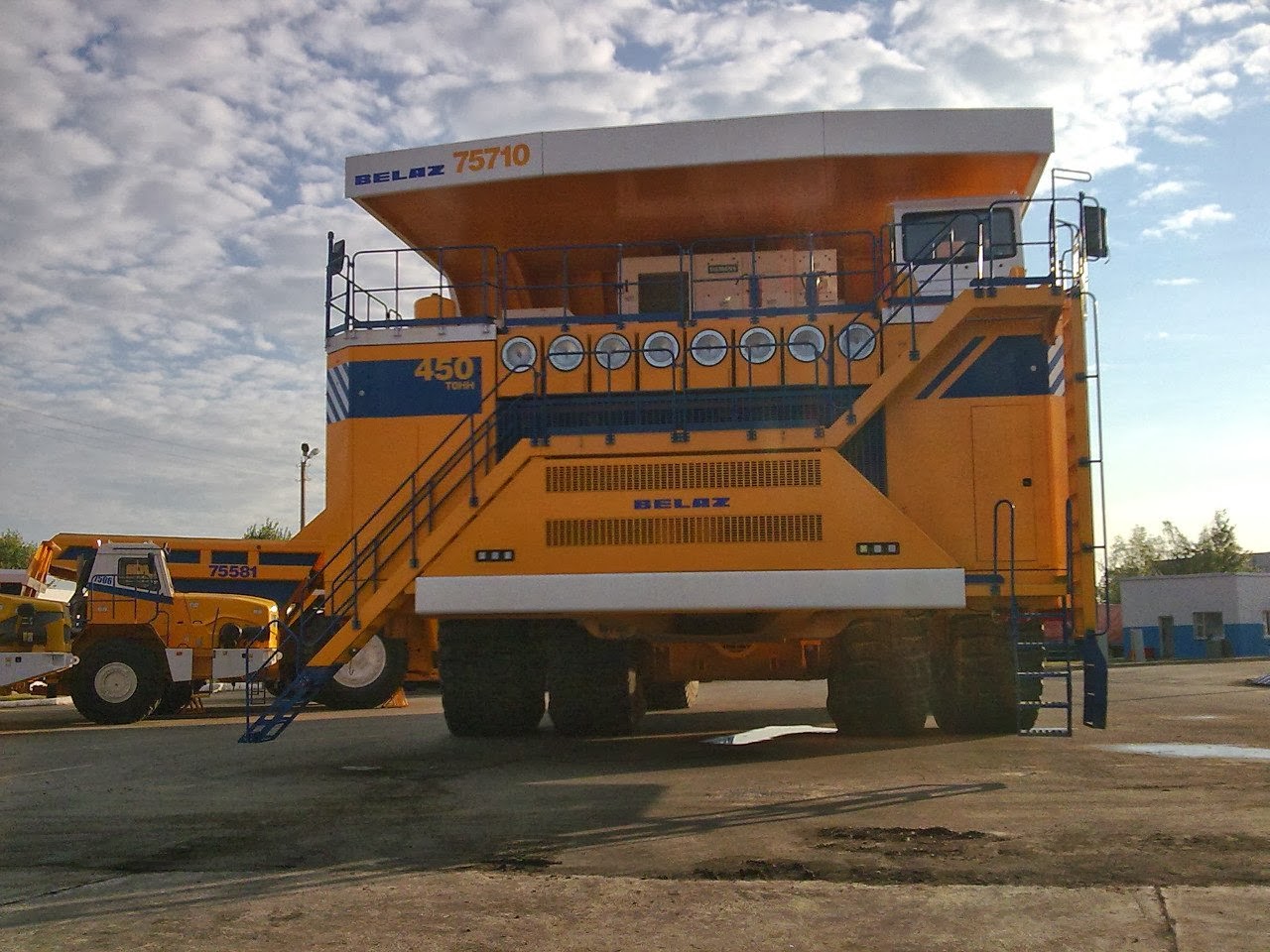 El camión más grande del mundo, el BelAZ 75710 Cosas únicas jpg (1280x960)
