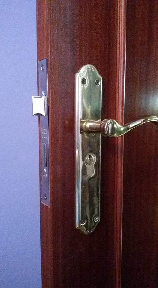 Instalación de cerraduras - JML Cerrajeros Sevilla Whatsapp 627634128