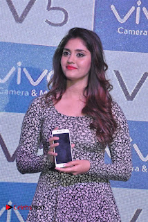 Actress Surabhi & Pooja Sree Launches Vivo Global’s V5 Smartphone  0006