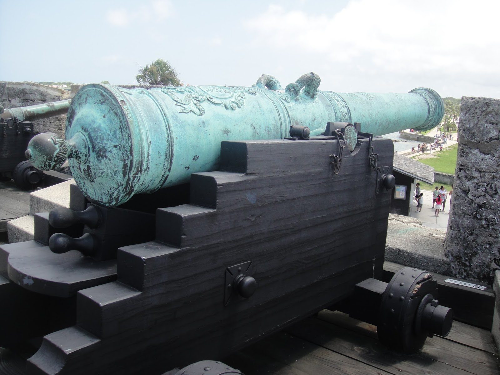 Hispanic Ancestors El Cañón y la Heráldica (in Spanish)