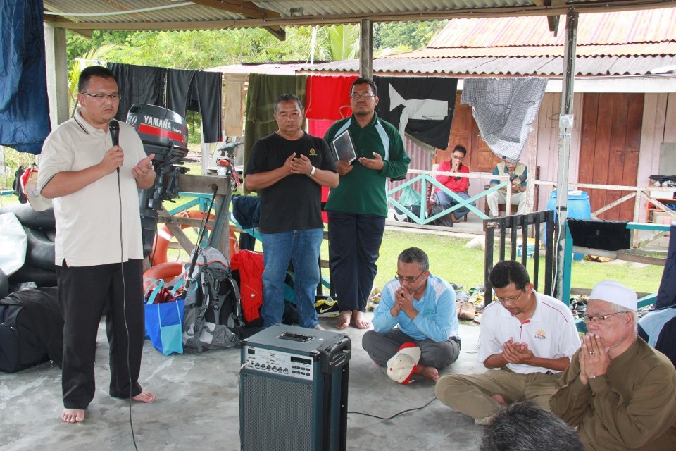 Tok Wae Perihal Mengambil Kad Pengenalan Anak...