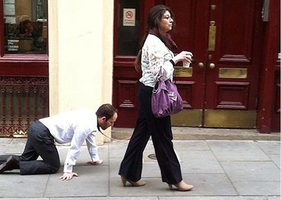 Husband, wife tied around his neck, photos and videos went viral on social media Funny Jokes Husband, wife tied around his neck, photos and videos went viral on social media Funny Jokes