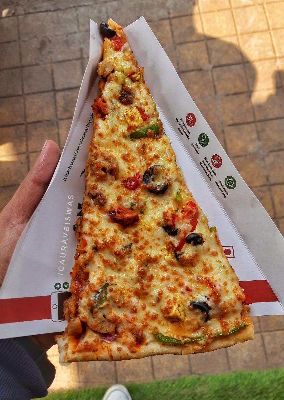 24 inch Monster Giant Pizza in Ulhasnagar La Pinos Ulhasnagar