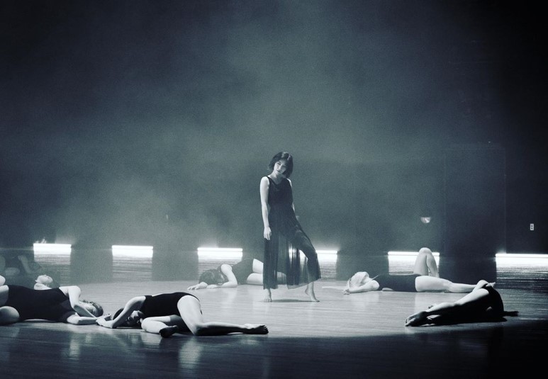 저저번 컨셉때 여러의미로 핫했던 컨셉과 정반대로 나오는 여자솔로 | 인스티즈