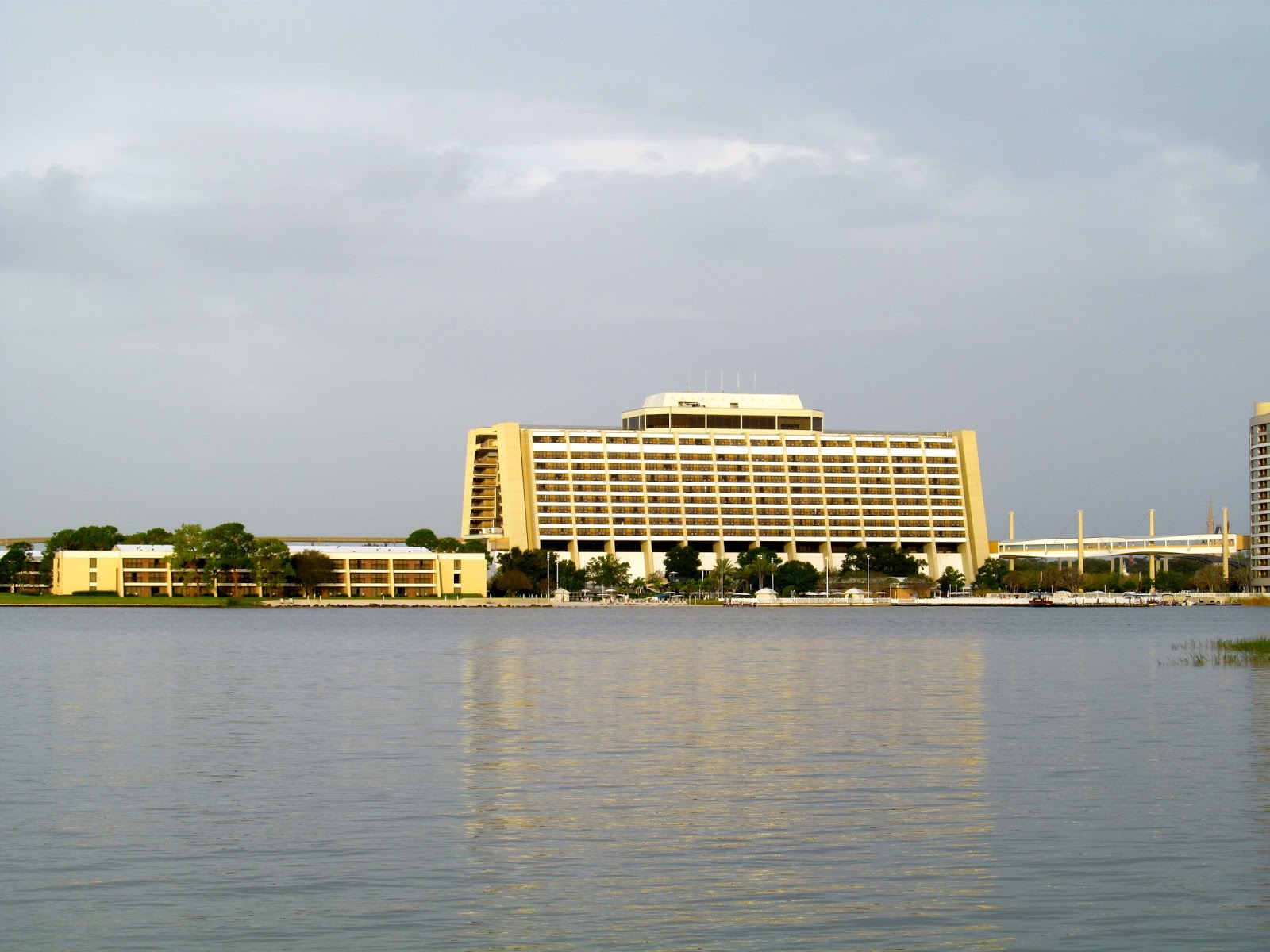 The Contemporary Resort The Contemporary Resort - Walt Disney World Resort - www.ouroutdoortravels.blogspot.com
