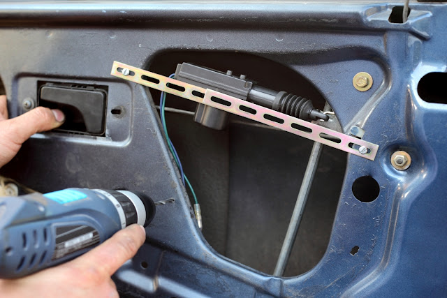Comment remplacer les serrures de porte de voiture