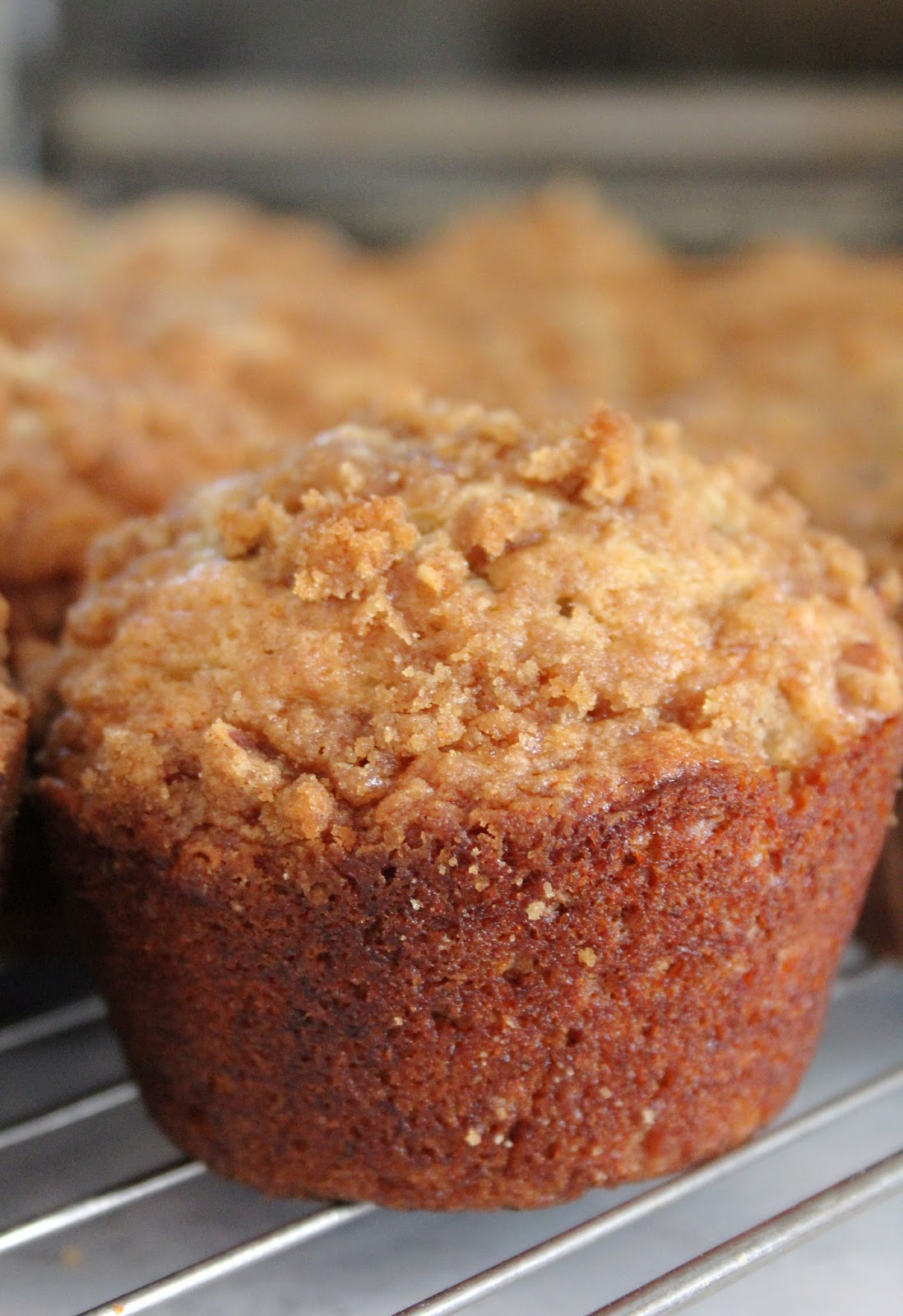 banana crumb muffins topping banana crumb muffins topping