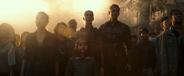 Madison Russell, Josh Valentine, Bernie Hayes, Ilene Andrews, Jia and Nathan Lind (Alexander Skarsgård) watch as Godzilla departs from Hong Kong in GODZILLA VS. KONG.