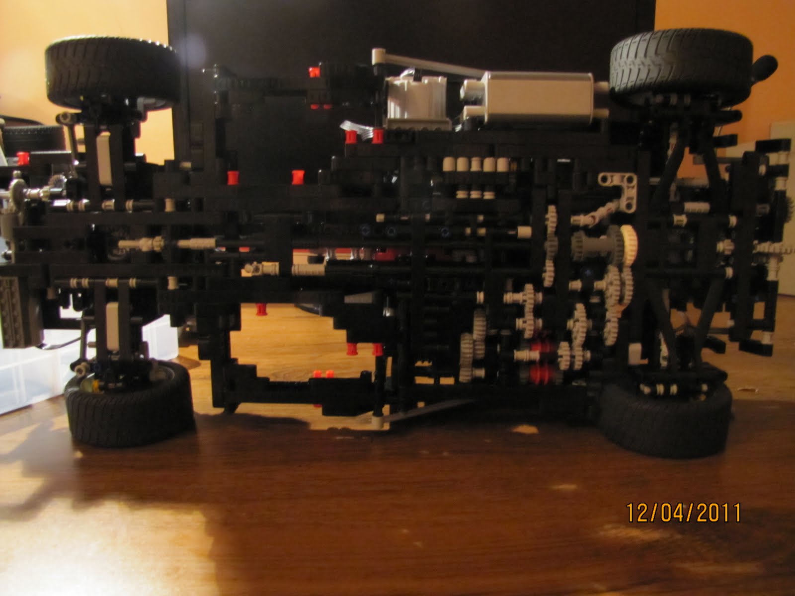 Grzenio's creations Sheepo's Lego Bugatti Veyron 16.4 Chassis
