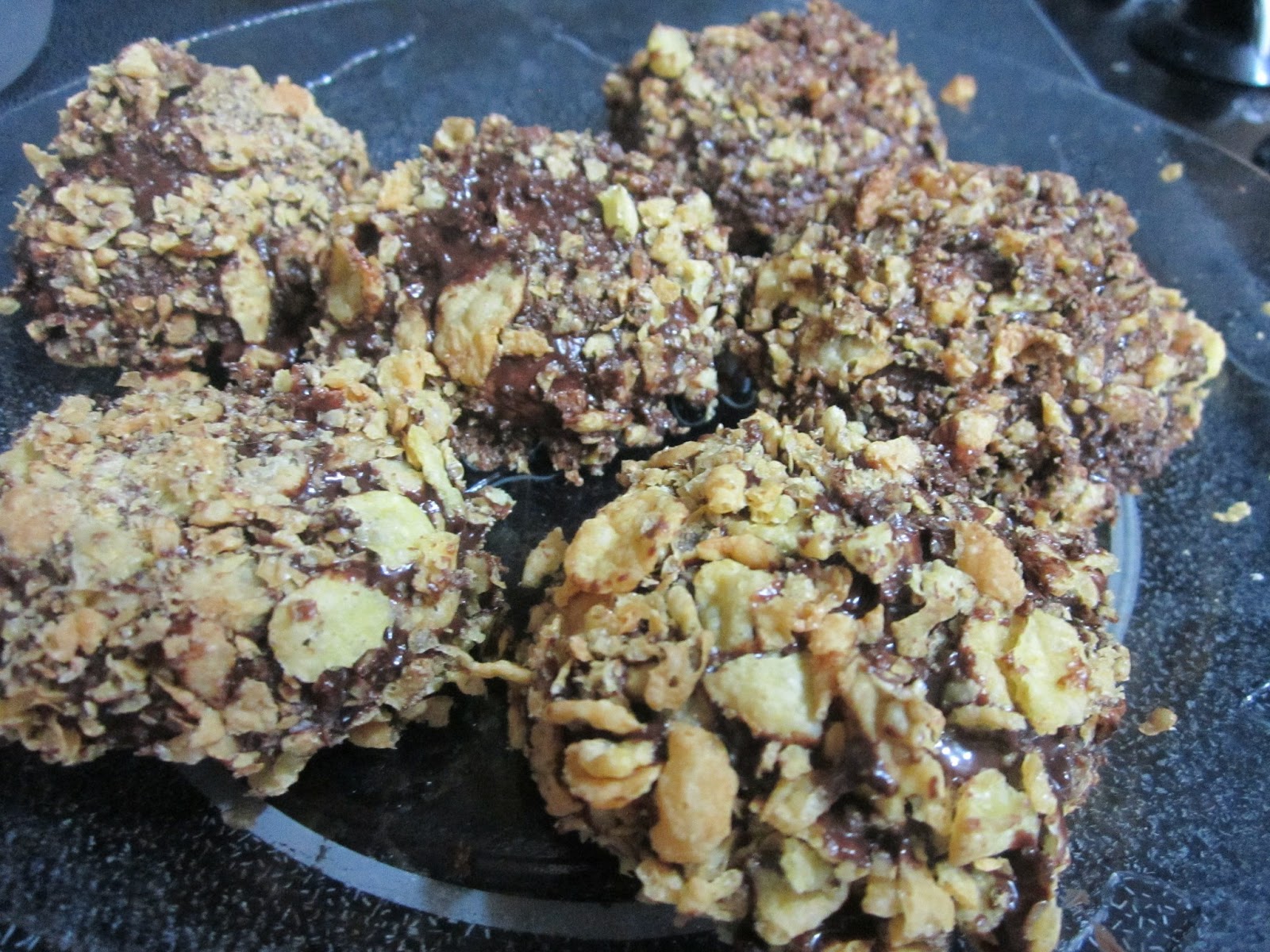 KurabiyeKokuyor ÇİKOLATA SOSLU, CORN FLAKES MANTOLU KURABİYE