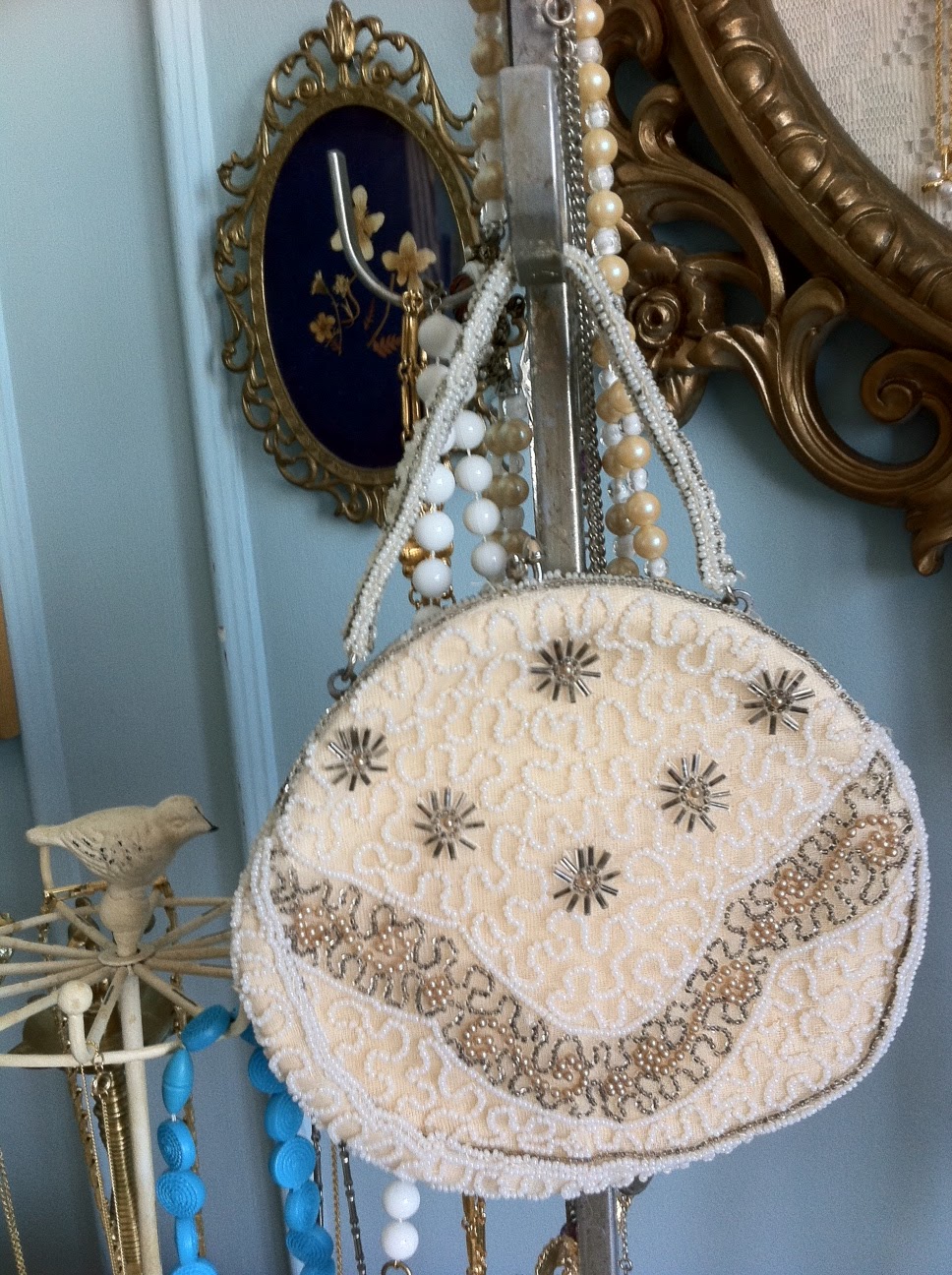 Lady Jane's Treasure Trove *SOLD* Vintage 1950s beaded change purse