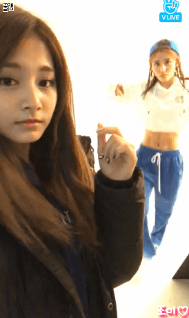 점심 기습 브이라이브 쯔위예요+먹방 정연,사나,모모,나연 출연.gif | 인스티즈