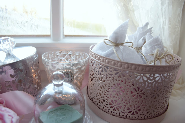 WOHLFÜHLOASE BADEZIMMER - White and Vintage