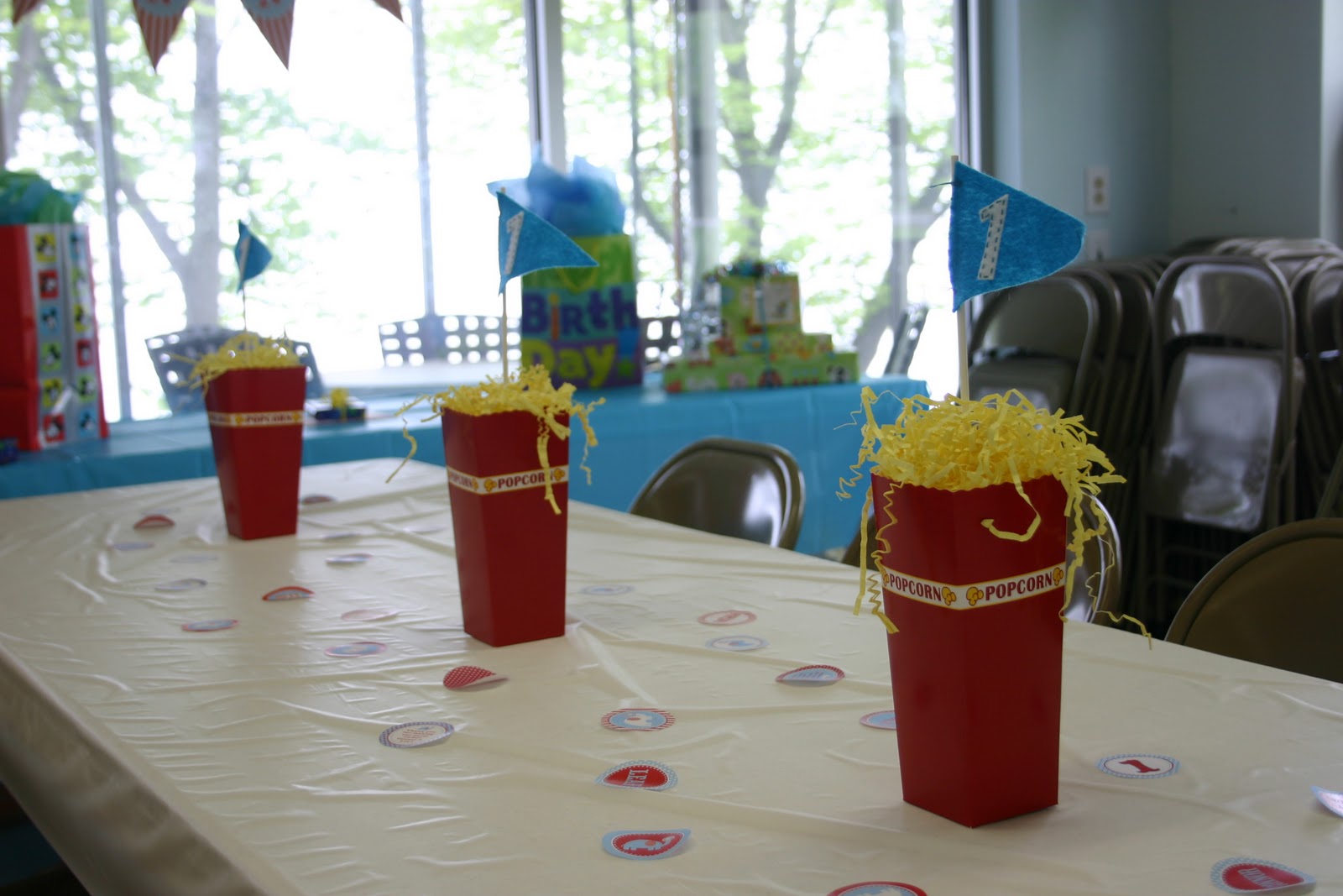 Sara's Custom Cakery "Popcorn" Centerpieces