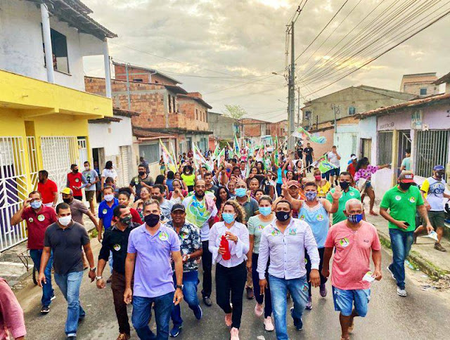 Eunápolis - Cordélia realiza caminhada com centenas de moradores do bairro Moisés Reis