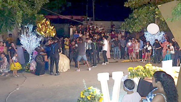ÚLTIMA HORA. Toda una familia de una quinceañera mueren de COVID después de una enorme fiesta ÚLTIMA HORA. Toda una familia de una quinceañera mueren de COVID después de una enorme fiesta