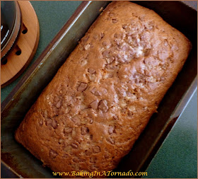 Toffee Butterfinger Banana Bread: Not your average banana bread, butterfinger buts and toffee chips baked into this quick bread adds a whole new layer of flavor. | Recipe developed by www.BakingInATornado.com | #recipe #bananas #bread