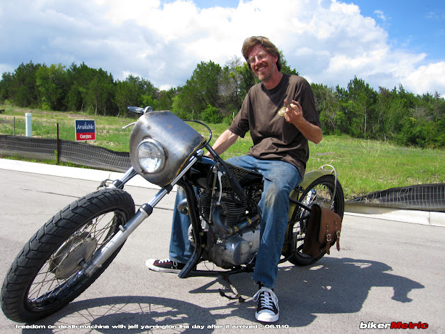 jeff yarrington posing on the freedom or death machine - 06.11.10