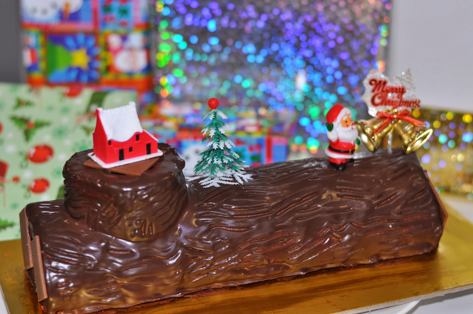 YogiLatte Christmas Log Cake