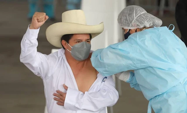 Pedro Castillo recibió vacuna
