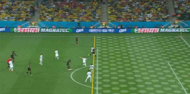 ما هي قاعدة التسلل؟ تعرف على أكثر قوانين كرة القدم إثارةً للجدل