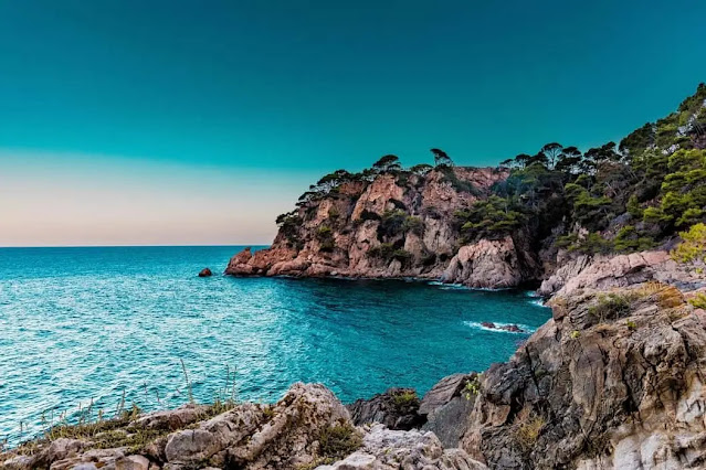 What is the best time of year to go to Spain? What is the best time of year to go to Spain?