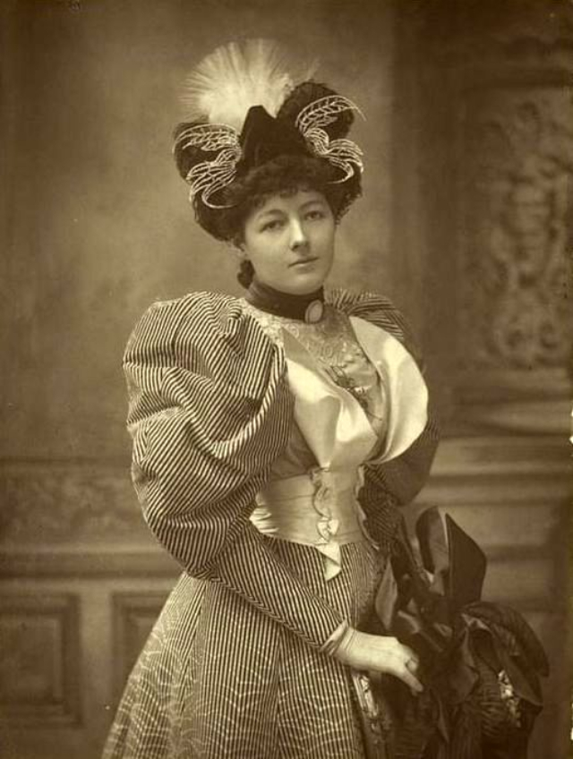 20 Vintage Portraits of Victorian Women in Puff Sleeve Dresses