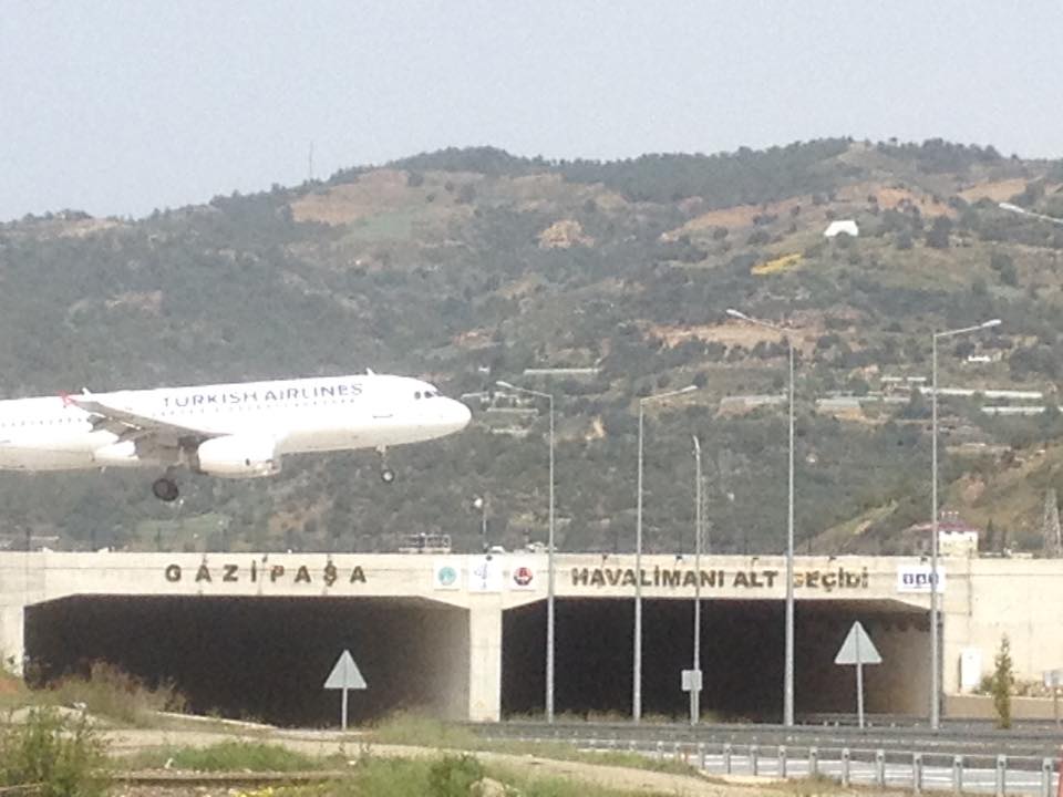 Аэропорт аланья турция. Газипаша Турция аэропорт. Аэропорт Алании Турция. Аэропорт Газипаша внутри. Анталья Газипаша аэропорт в Турции.