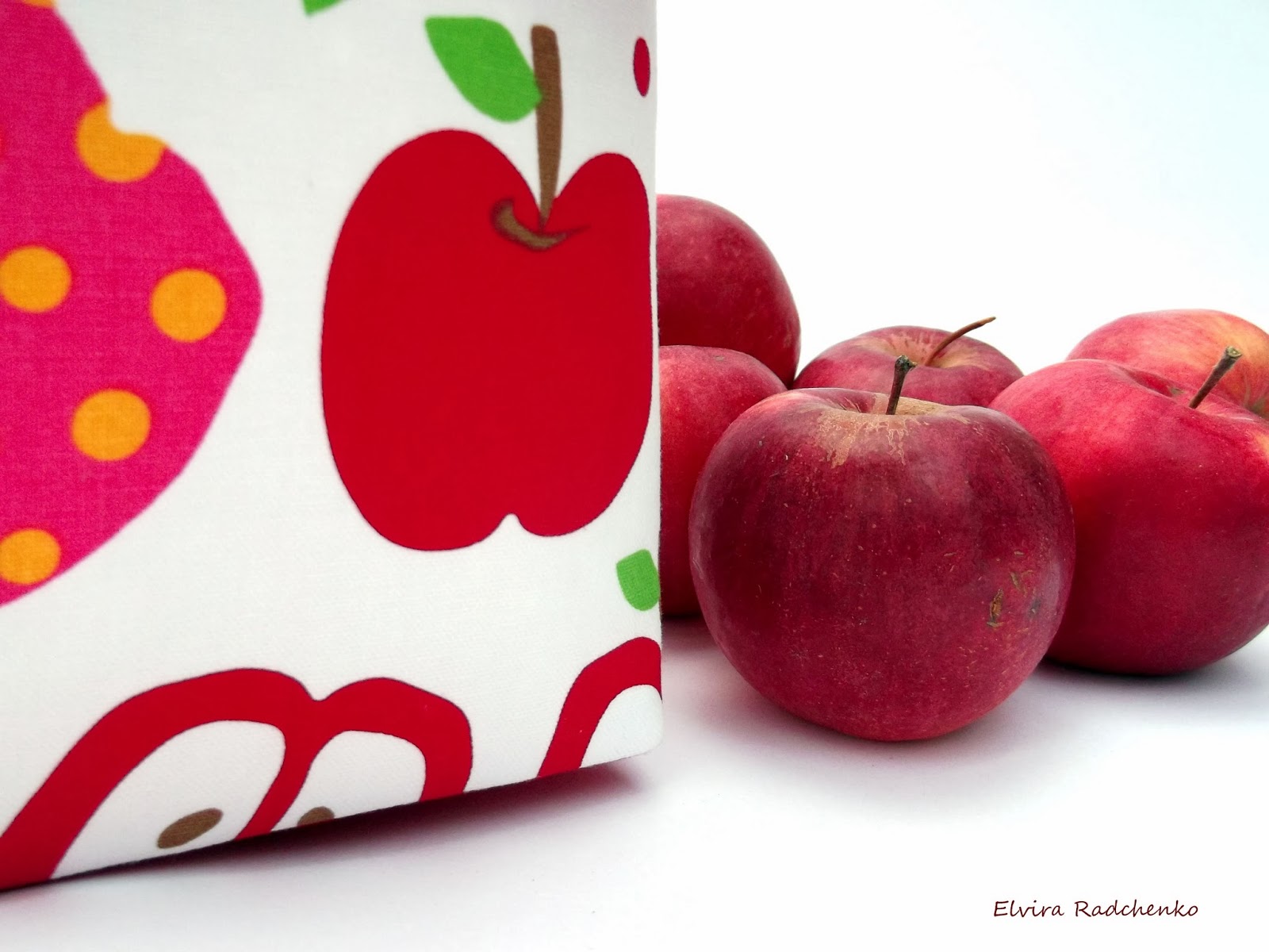 Место для счастья: Я-я-яблоки на снегу...