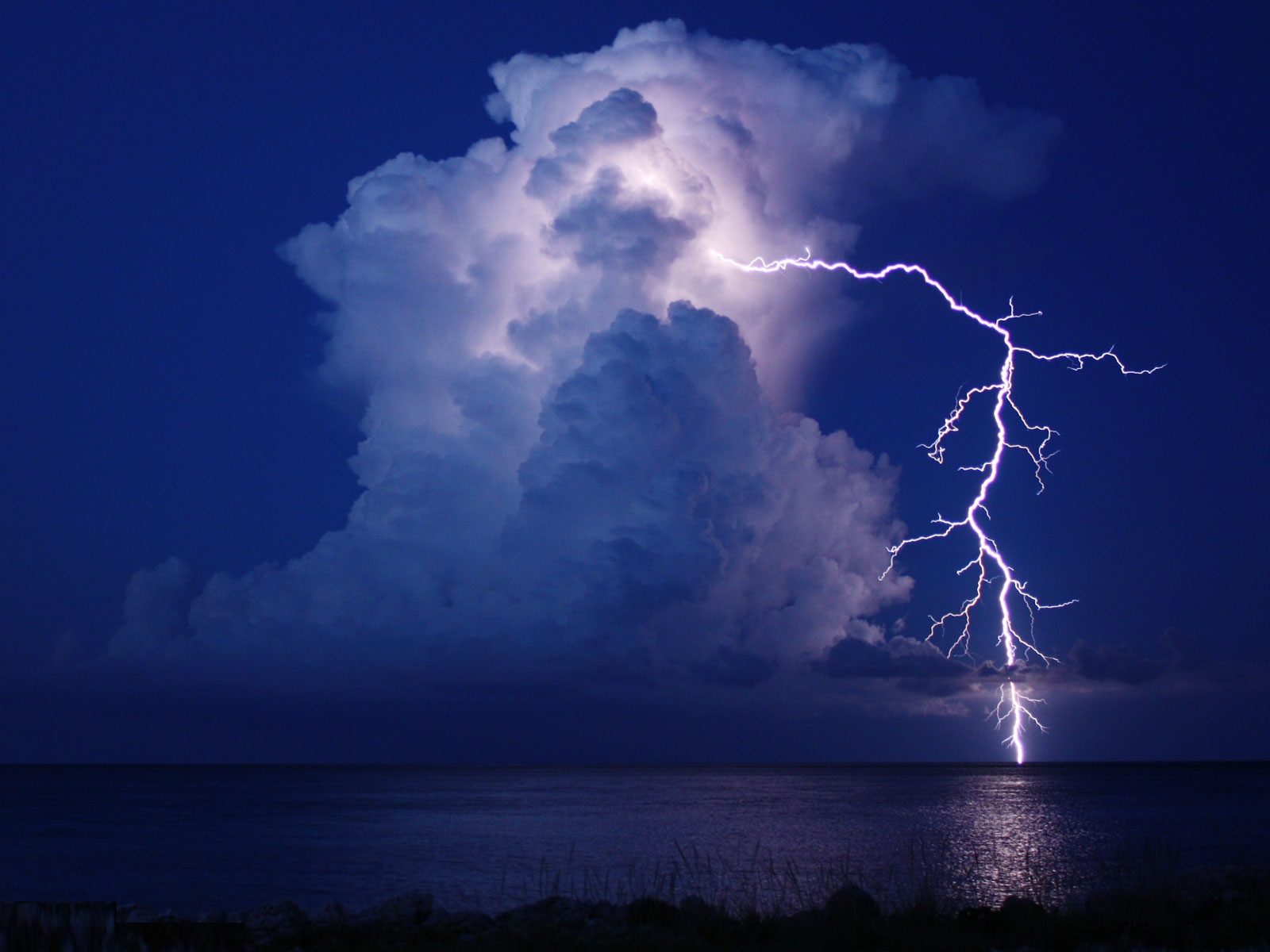 Lightning over Bahamas WALPAPER Lightning over Bahamas WALPAPER