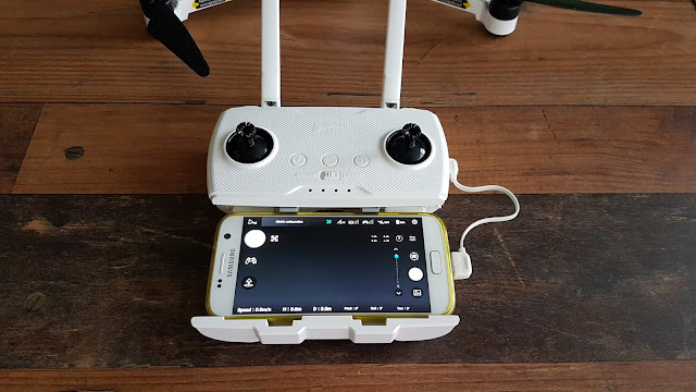 Meine Hubsan H117S Zino Drohne - Fernsteuerung mit integrierter Smartphonehalterung