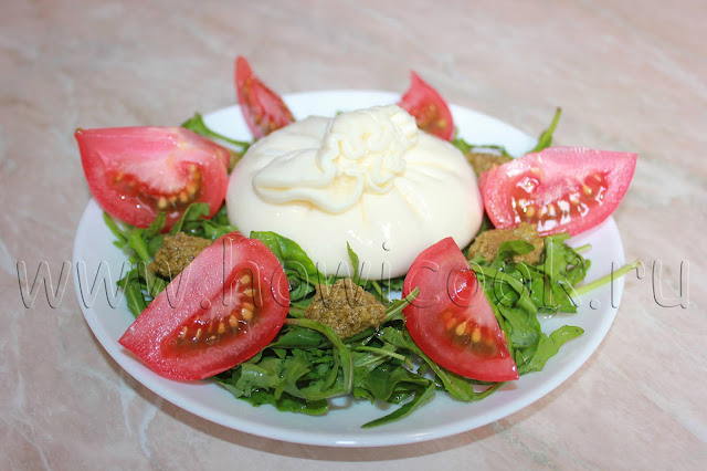 рецепт бурраты с помидорами и рукколой с пошаговыми фото