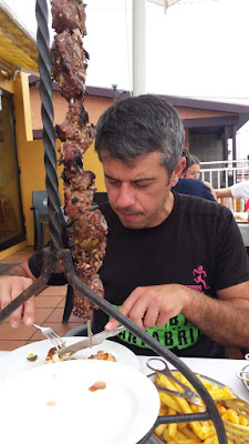 ruta-levada-queimadas-espetada-plato-tipico-madeira-enlacima